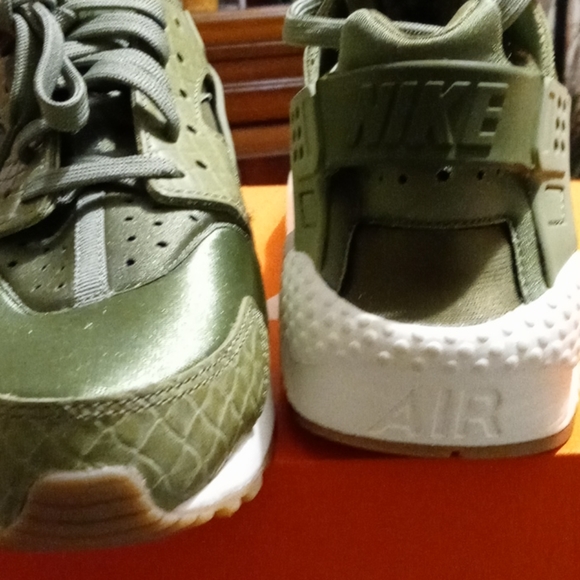 WMNS Nike Huarache - Picture 4 of 7